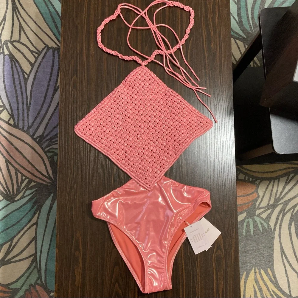 NORMAILLOT AURA SWIMSUIT PITAYA MACRAMÉ KNIT WOVEN TOP PINK LIQUID METAL
